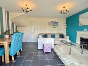 Lounge/Diner- click for photo gallery